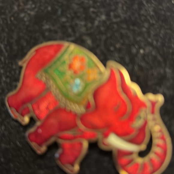Unique enameled elephant pin - Picture 2 of 5